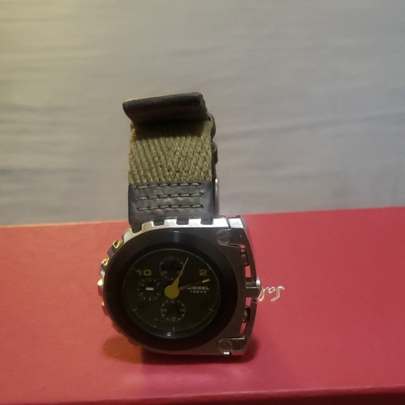 Authentic Diesel Watch ⌚ 👌 - Picture 6 of 11